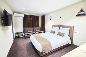 Fly Inn Madagascar Hotel