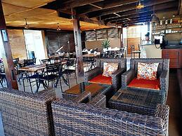 Fly Inn Madagascar Hotel