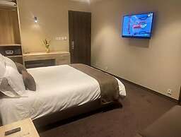 Fly Inn Madagascar Hotel