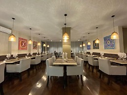 Fly Inn Madagascar Hotel