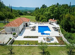 Villa Doline
