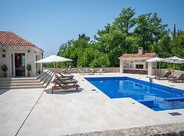 Villa Doline