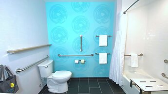 Tru By Hilton Baltimore Harbor East, MD