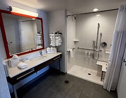 Hampton Inn & Suites Erie Bayfront