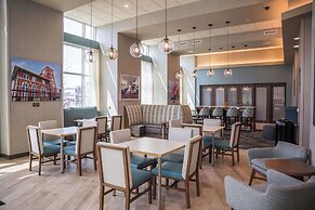 Hampton Inn & Suites Erie Bayfront
