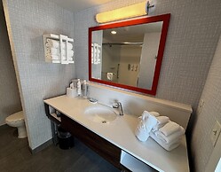 Hampton Inn & Suites Erie Bayfront