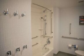Hampton Inn & Suites Erie Bayfront