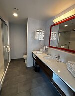 Hampton Inn & Suites Erie Bayfront