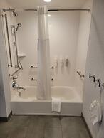 Hampton Inn & Suites Erie Bayfront