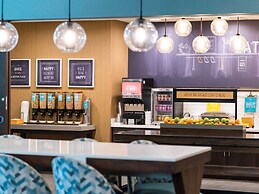 Hampton Inn & Suites Erie Bayfront