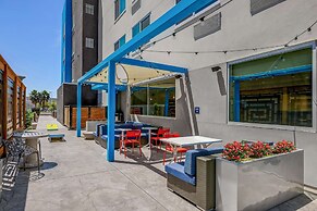 Tru By Hilton Lathrop, CA