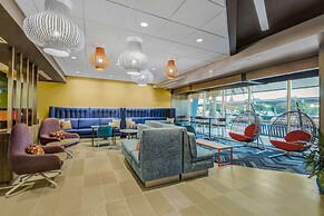 Tru By Hilton Lathrop, CA