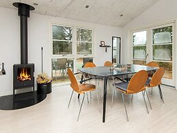 Luxurious Holiday Home in Henne With Fireplace in the Garden