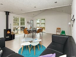 Luxurious Holiday Home in Henne With Fireplace in the Garden