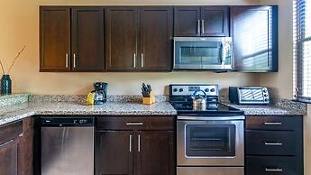 Well-decorated 3rd-floor unit with unique designs and mountainview in 