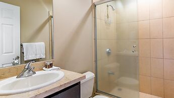 Well-decorated 3rd-floor unit with unique designs and mountainview in 