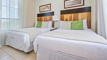 Well-decorated 3rd-floor unit with unique designs and mountainview in 