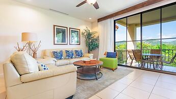 Well-decorated 3rd-floor unit with unique designs and mountainview in 