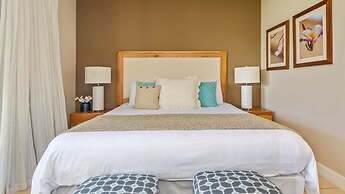 Well-decorated 3rd-floor unit with unique designs and mountainview in 