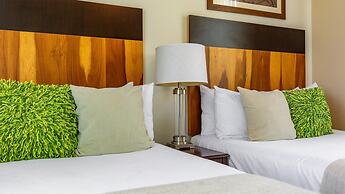 Well-decorated 3rd-floor unit with unique designs and mountainview in 