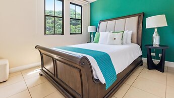 Well-decorated 3rd-floor unit with unique designs and mountainview in 