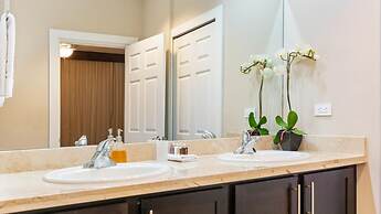 Well-decorated 3rd-floor unit with unique designs and mountainview in 