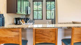 Well-decorated 3rd-floor unit with unique designs and mountainview in 