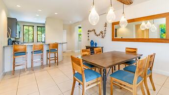 Well-decorated 3rd-floor unit with unique designs and mountainview in 