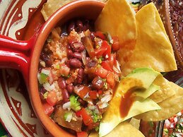 Classy artsy ocean-view unit near pool at Pacifico in Coco sleeps 6