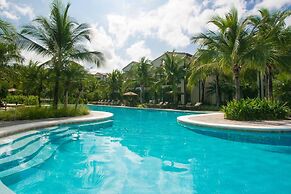 Classy artsy ocean-view unit near pool at Pacifico in Coco sleeps 6