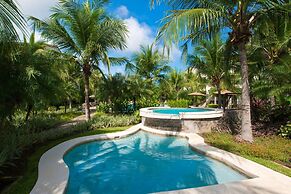 Classy artsy ocean-view unit near pool at Pacifico in Coco sleeps 6