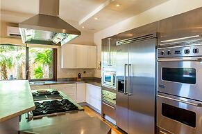 Mediterranean-style Flamingo Mansion Offers the Ultimate in Beachfront