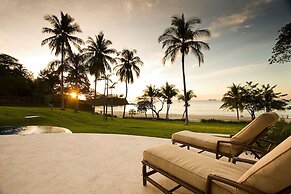 Mediterranean-style Flamingo Mansion Offers the Ultimate in Beachfront