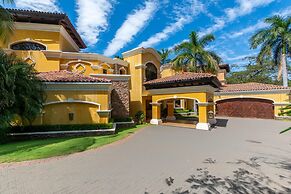 Mediterranean-style Flamingo Mansion Offers the Ultimate in Beachfront