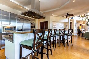 Mediterranean-style Flamingo Mansion Offers the Ultimate in Beachfront