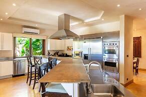 Mediterranean-style Flamingo Mansion Offers the Ultimate in Beachfront