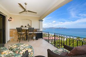 Exquisitely Decorated 5th-floor View of 2 Bays in Flamingo
