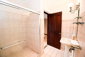 Exquisitely Decorated 5th-floor View of 2 Bays in Flamingo