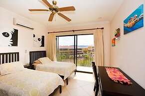 Exquisitely Decorated 5th-floor View of 2 Bays in Flamingo