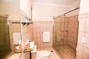 Exquisitely Decorated 5th-floor View of 2 Bays in Flamingo