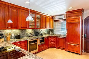 Exclusive - secluded spot on Flamingo Beach - sleep to the sound of th