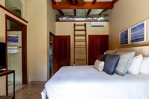 Exclusive - secluded spot on Flamingo Beach - sleep to the sound of th