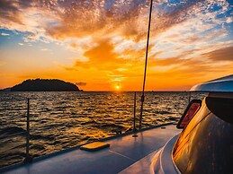 Exclusive - secluded spot on Flamingo Beach - sleep to the sound of th