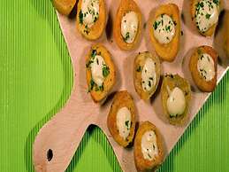 Nicely Decorated Ground-floor Unit in Front of Pool at Pacifico in Coc