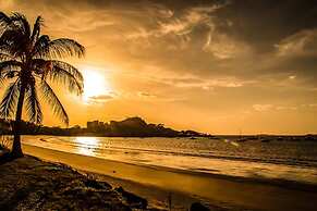 Birds-eye Ocean View in Nicely Priced Top-floor Unit in Flamingo