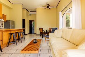 Birds-eye Ocean View in Nicely Priced Top-floor Unit in Flamingo