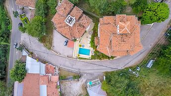 Birds-eye Ocean View in Nicely Priced Top-floor Unit in Flamingo