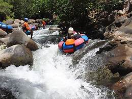 Birds-eye Ocean View in Nicely Priced Top-floor Unit in Flamingo