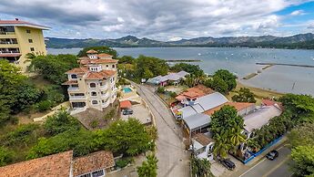 Birds-eye Ocean View in Nicely Priced Top-floor Unit in Flamingo