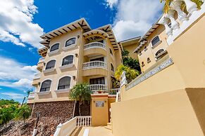 Birds-eye Ocean View in Nicely Priced Top-floor Unit in Flamingo